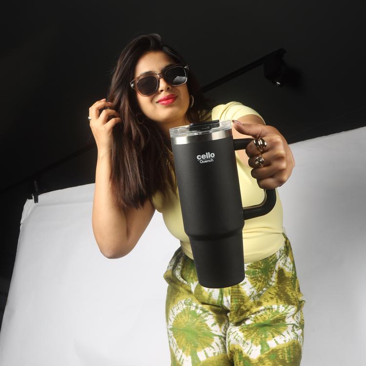 Quench Pro 900 Insulated Travel Tumbler with Handle, Lid & Straw Black / 900ml